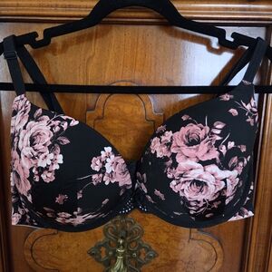 Torrid Curve Black Push-Up/Plunge Bra with Pink Rose Print Size 40DD
